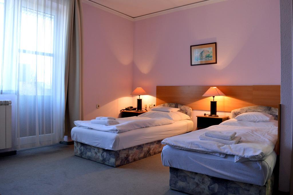 Apollo Motel Kecskemet Luaran gambar