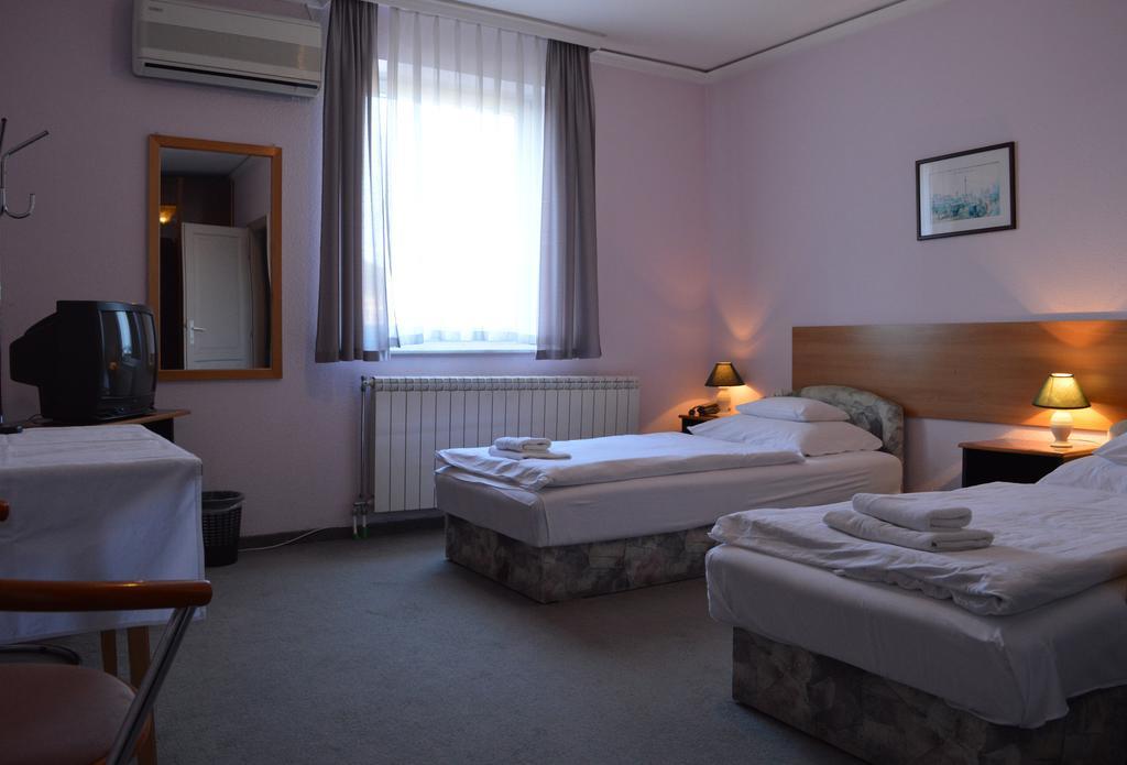 Apollo Motel Kecskemet Bilik gambar