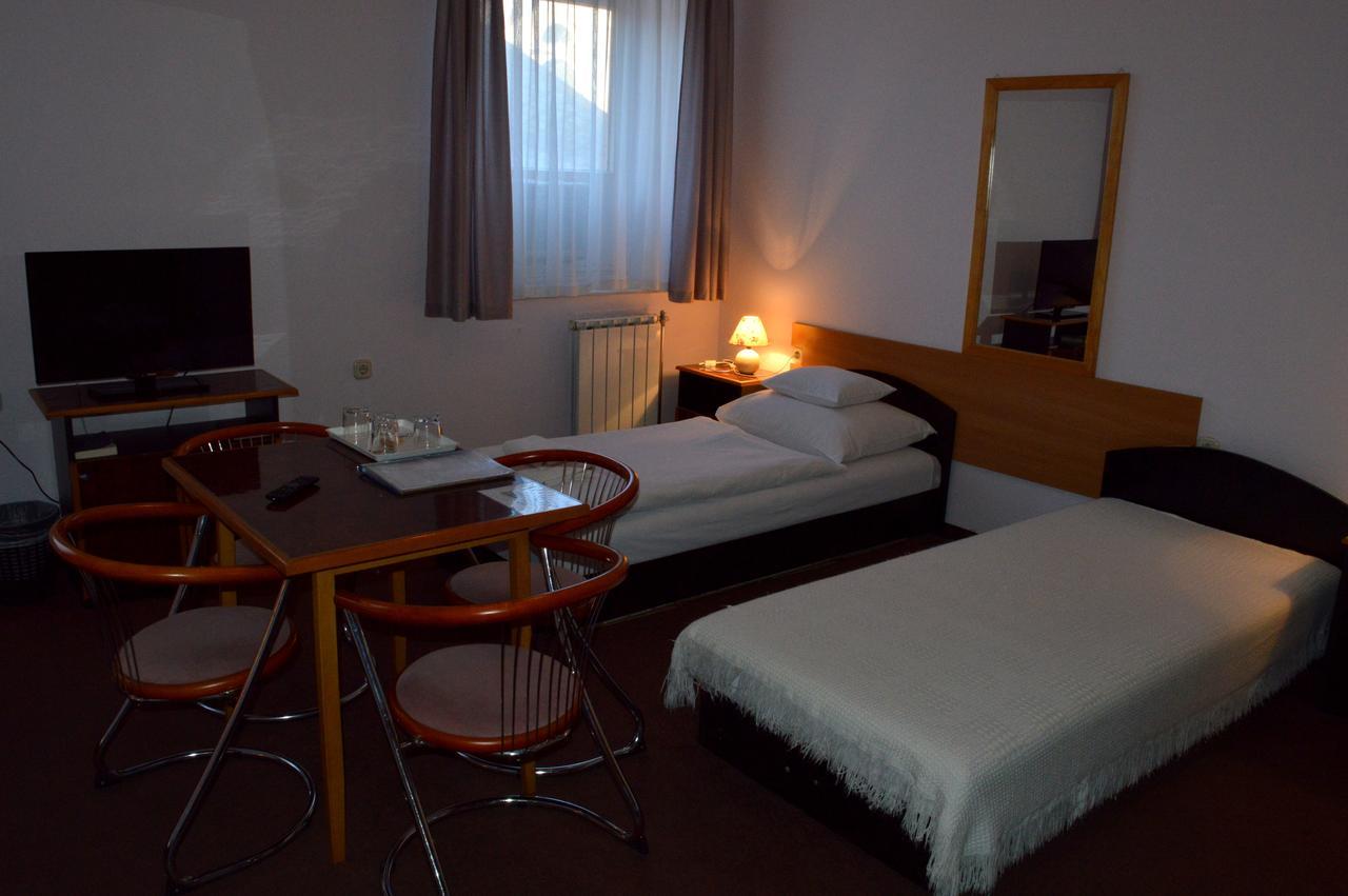 Apollo Motel Kecskemet Luaran gambar