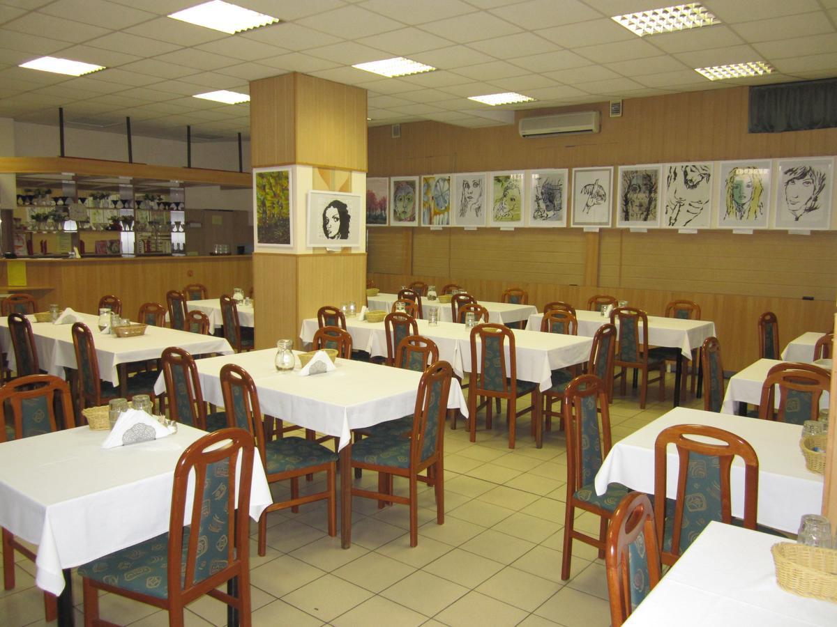 Apollo Motel Kecskemet Luaran gambar